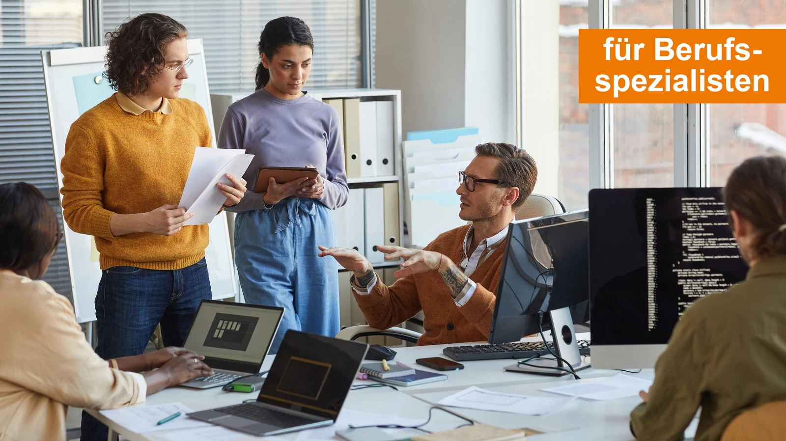 Online-Fortbildung Bachelor Professional in IT für Berufsspezialisten bei manQ Gruppe von IT-Experten im Gespräch: Online-Fortbildung Bachelor Professional in IT bei manQ